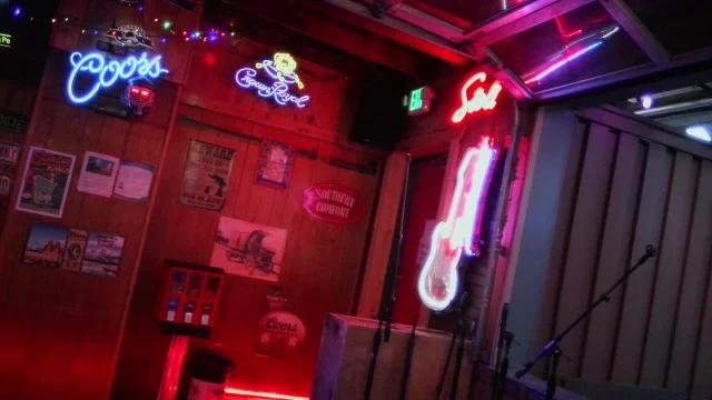 Live Sunday and Wednesday 8-12 Morrison Holiday Bar  on 22-Jun-25-20:12:34