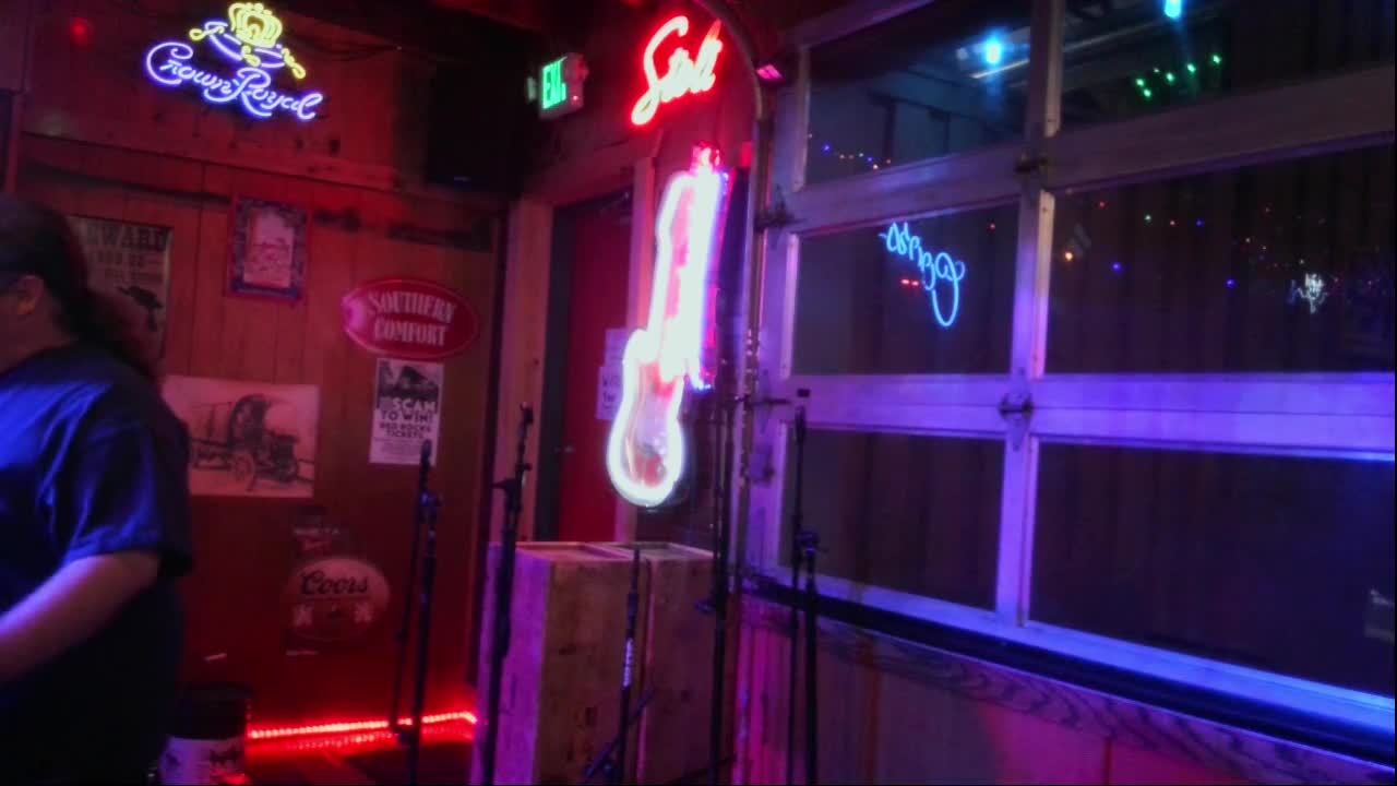 Live Sunday and Wednesday 8-12 Morrison Holiday Bar  on 29-Jun-25-21:34:08