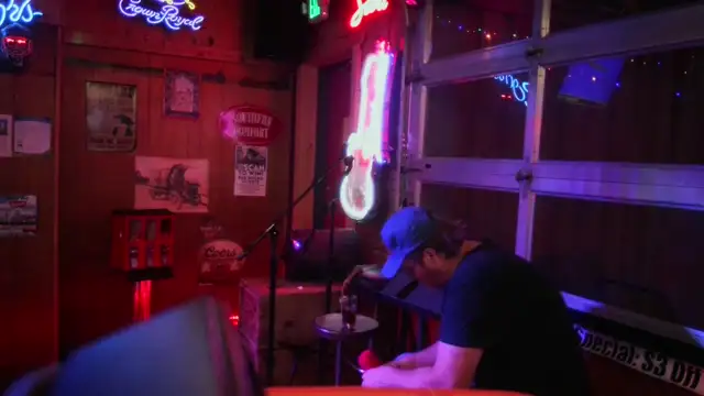 Live Sunday and Wednesday 8-12 Morrison Holiday Bar  on 28-Sep-25-20:06:07