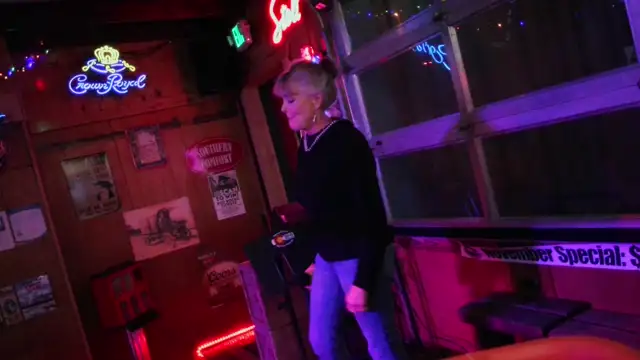 Live Sunday and Wednesday 8-12 Morrison Holiday Bar  on 09-Nov-25-20:08:38