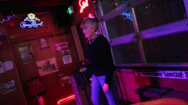 Live Sunday and Wednesday 8-12 Morrison Holiday Bar  on 09-Nov-25-20:08:38